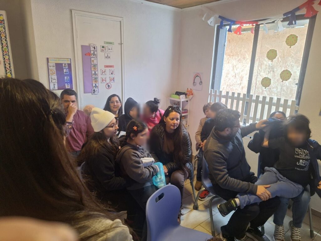 Familias reunidas en Crecer Autista
